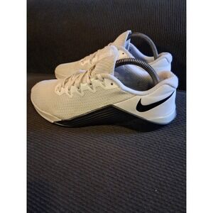 Nike Athletic Shoes in White and Black